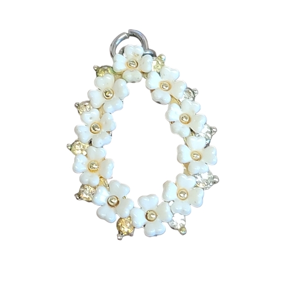 Vintage Jewelry - Oval estate, floral chandelier pendant